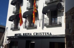 Rehabilitación con mortero en color blanco hidrofugado y mortero gris del Hotel Reina Cristina (Teruel) conservando todo su Patrimonio Histórico